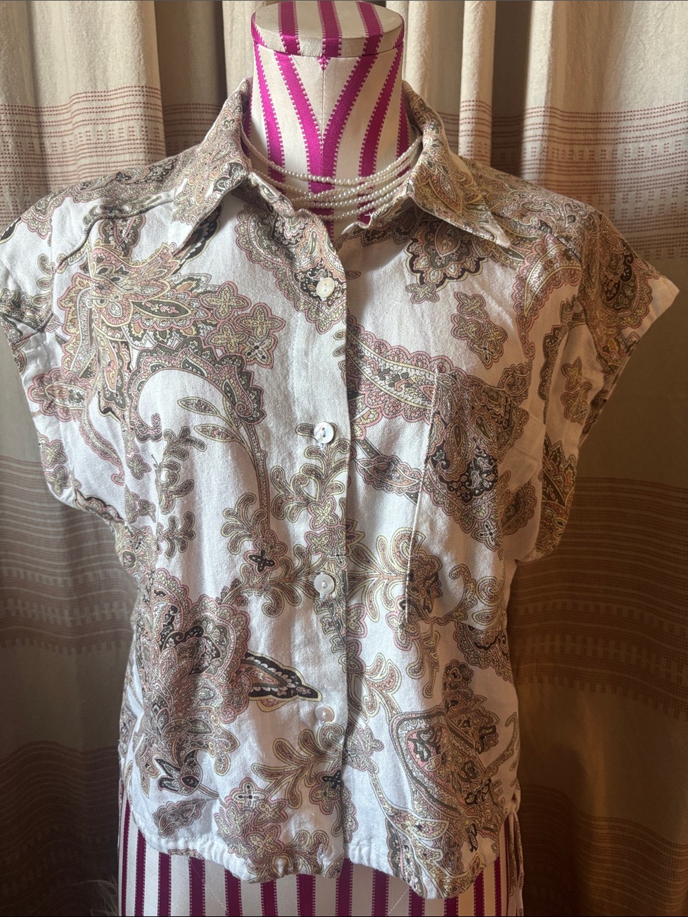 Ellen Tracy White Paisley Button-Front Short Sleeve Shirt